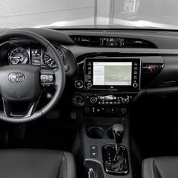 Toyota Hilux INVINCIBLE 2.8 D4-D 204 BVA Cou&euml;ron