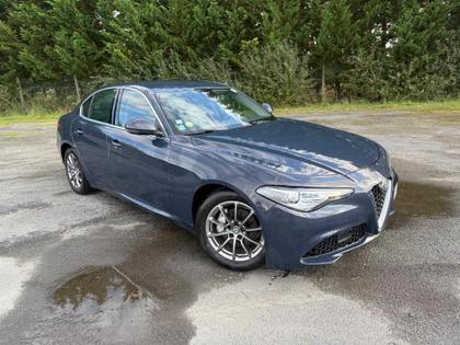 Alfa Romeo Giulia - Super  2.2 136 ch AT8 - 19 990 €