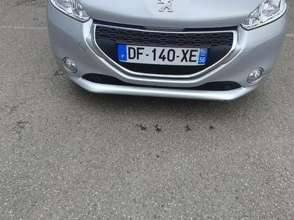 Peugeot 208 - Allure  1.2 VTi 82ch BVM5 - 6 790 €