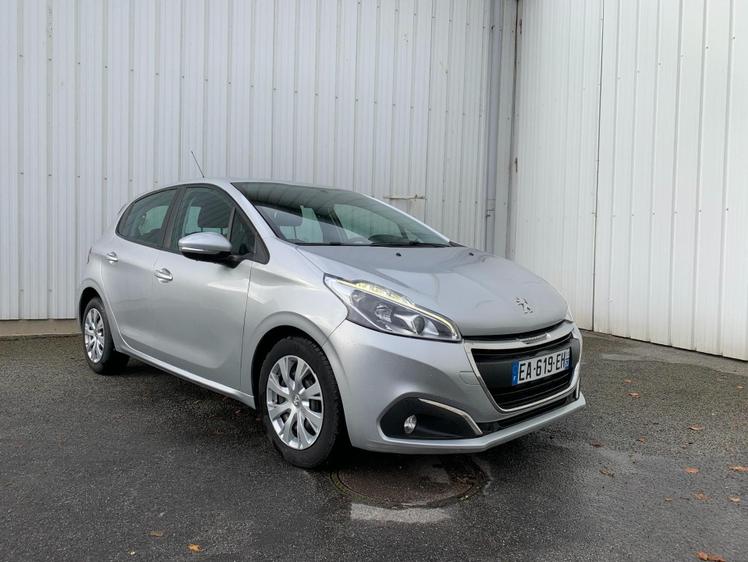 Peugeot 208  - 7 990 €
