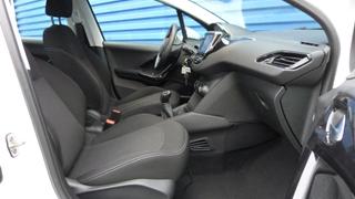 Peugeot 208  - photo 2
