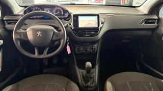Peugeot 208  - photo 1