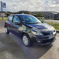 Renault Clio 3 Confort Expression 1.5 dCi 85 Saint-Broladre