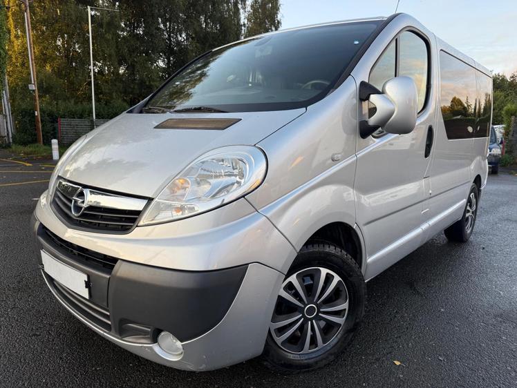 Opel Vivaro combi  - 15 990 €