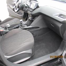 Peugeot 2008 Allure 1.6 BlueHDi 120ch S&amp;S BVM6 Moz&eacute;-sur-Louet