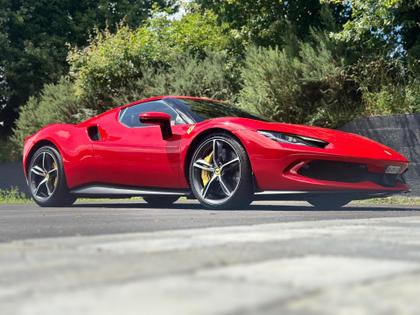 Ferrari 296 -   3.0 Turbo V6 Hybride 830 ch - 320 000 €