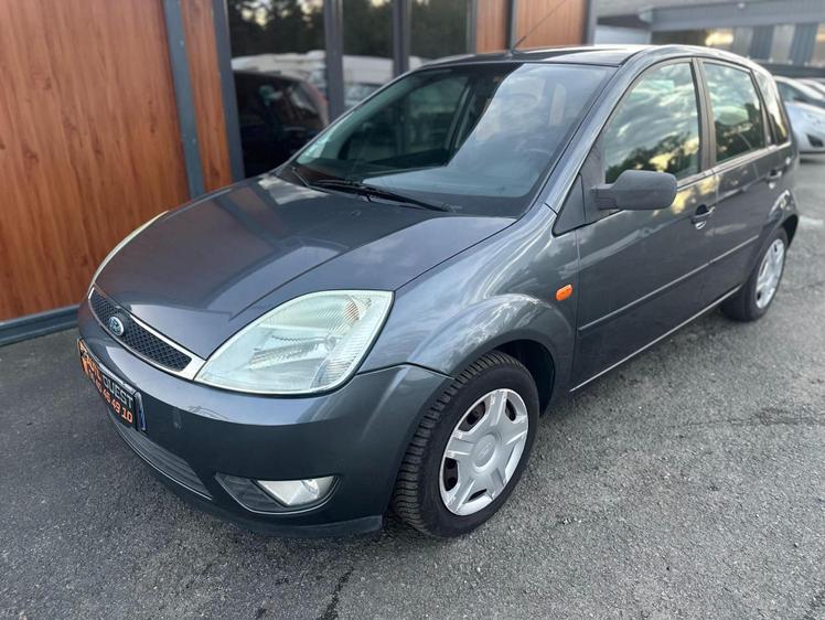 Ford Fiesta  - 4 990 €