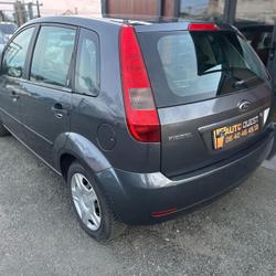 Ford Fiesta 1.4i Les Ponts-de-C&eacute;