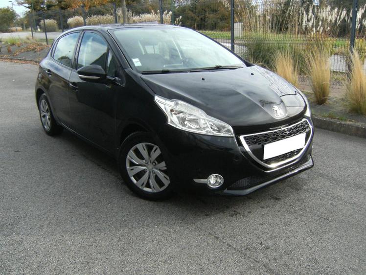 Peugeot 208  - 7 400 €