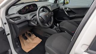 Peugeot 208  - photo 2