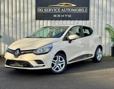 Renault Clio - Zen  1.2 16V 75 - 9 490 €