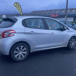 Peugeot 208 Active 1.4 e-HDi 68ch FAP BMP5 BLUE LION Plouigneau