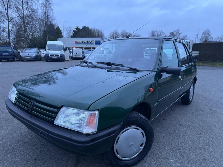 Peugeot 205  - 6 990 €