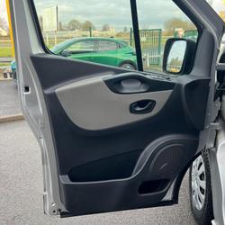 Renault Trafic combi Zen L2 dCi 125 Energy Segr&eacute;-en-Anjou Bleu