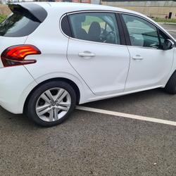 Peugeot 208 Allure Business 208 1.6 BlueHDi 100ch S&amp;S BVM5 Romagn&eacute;