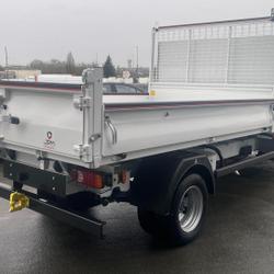 Nissan Interstar DOUBLE VANTAUX ARRIERE / ATTELAGE 2.3 DCI 165CV / BENNE / COFFRE HAUT / Laval