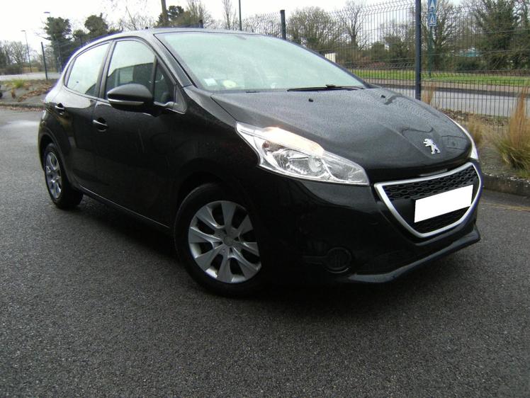 Peugeot 208  - 7 600 €