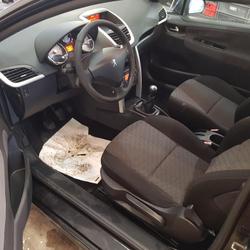 Peugeot 207 Premium 1.6 HDi 90ch BLUE LION Cou&euml;ron