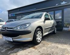 Peugeot 206 - Urban  206 1.4e 75ch - 4 990 €