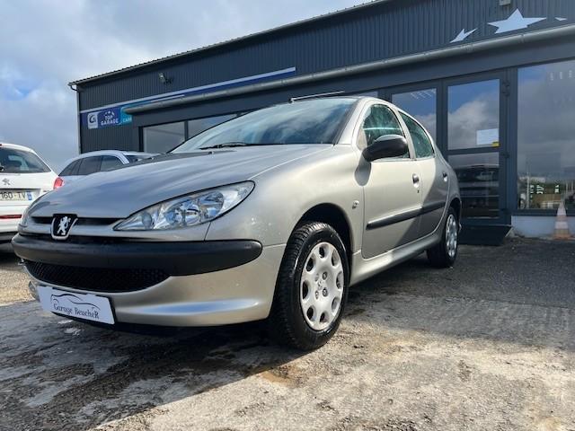 Peugeot 206  - Urban - 4 990 €
