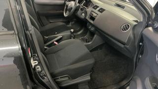 Suzuki Swift  - photo 1