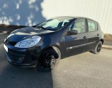 Renault Clio 3 Les Ponts-de-Cé