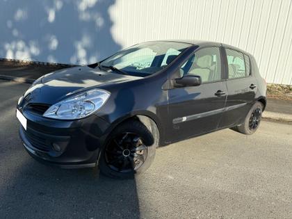 Renault Clio - Authentique  1.4 16V 100 - 3 990 €