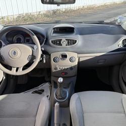 Renault Clio 3 Authentique 1.4 16V 100 Les Ponts-de-C&eacute;