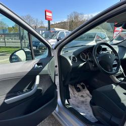 Peugeot 308 III Phase 1 Premium 1.6 HDi 92ch FAP BLUE LION Pavie