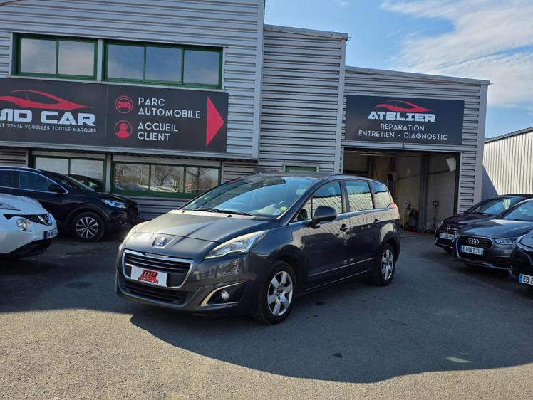 Peugeot 5008  - 5 999 €