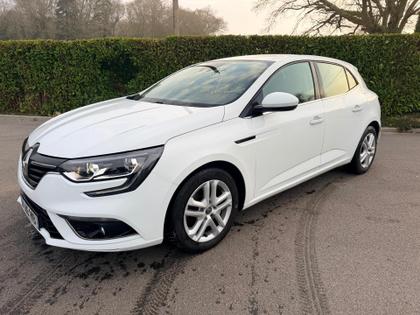 Renault Megane - Business  Mégane IV Blue dCi 115 - 20 - 15 990 €