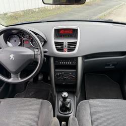 Peugeot 207 Trendy 1.4e 75ch Les Ponts-de-C&eacute;