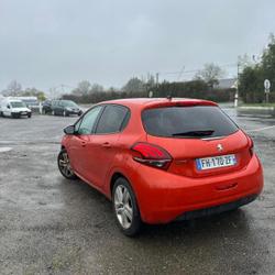 Peugeot 208 SIGNATURE 1.2 VTI Saint-&Eacute;tienne-de-Montluc