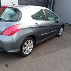 Peugeot 308 III Phase 1 Premium 1.6 HDi 110 FAP Montebourg