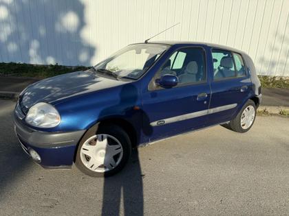 Renault Clio -  1.2 L I 60 CV - 2 590 €