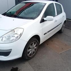 Renault Clio 3 Extr&ecirc;me Claire 1.2 16V 75 eco2 Montebourg