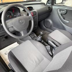 Opel Corsa Essentia 1.2 Twinport Qu&eacute;vert