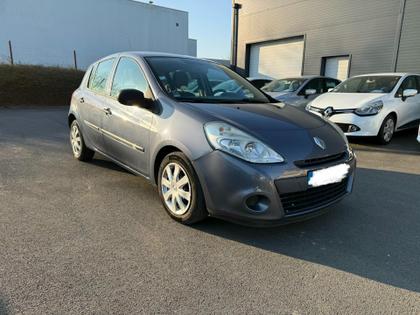 Renault Clio - Authentique  III dCi 70 eco2 - 5 490 €