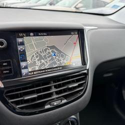 Peugeot 208 Active 1.4 HDi 68ch BVM5 Qu&eacute;vert