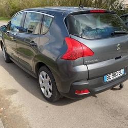 Peugeot 3008 Premium Pack 1.6 HDi 16V 110ch FAP Livr&eacute;-sur-Changeon