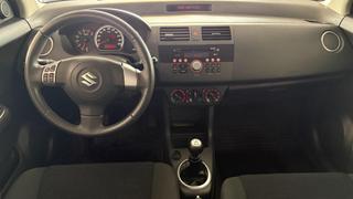 Suzuki Swift  - photo 1