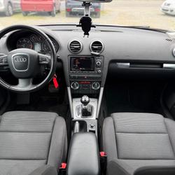 Audi A3 Ambition S tronic 2.0 TDI 140 DPF Ch&acirc;teaugiron
