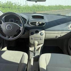 Renault Clio 3 Confort Dynamique 1.6 16V 110 Les Ponts-de-C&eacute;