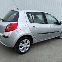 Renault Clio 3 Confort Dynamique 1.5 dCi 70 Les Ponts-de-C&eacute;