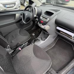 Peugeot 107 Trendy 1.0e 12V 68ch BLUE LION Ch&acirc;teaugiron