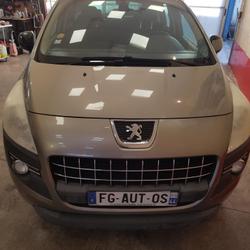 Peugeot 3008 Premium 1.6 HDi 16V 110ch FAP Cou&euml;ron