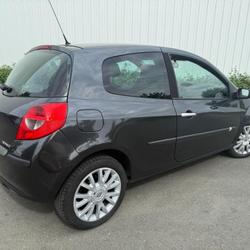 Renault Clio 3 Authentique 1.2 16V 75 eco2 Les Ponts-de-C&eacute;