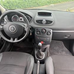 Renault Clio 3 Authentique 1.2 16V 75 eco2 Les Ponts-de-C&eacute;