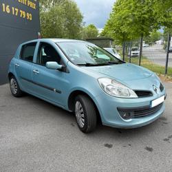 Renault Clio 3 Extr&ecirc;me Fonc&eacute;e 1.2 16V 75 eco2 Qu&eacute;ven