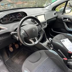 Peugeot 208 F&eacute;line 1.6 e-HDi 92ch BVM5 Duerne